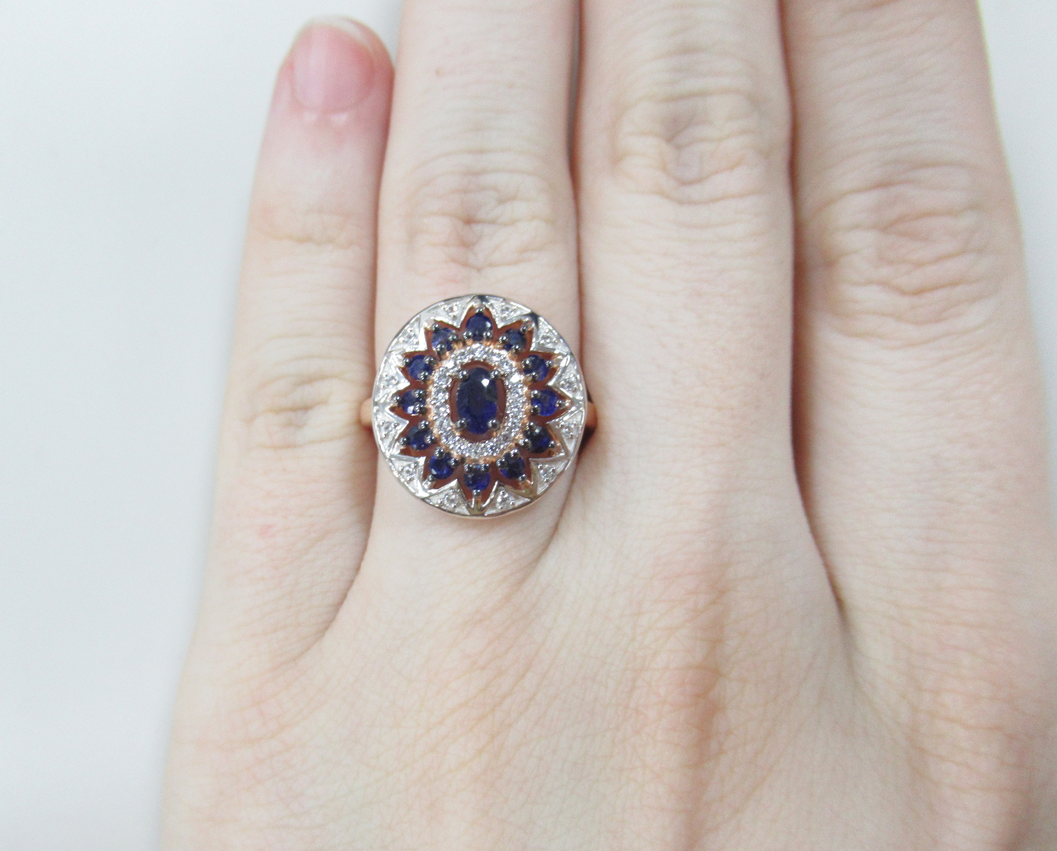 Серебряное кольцо с сапфирами